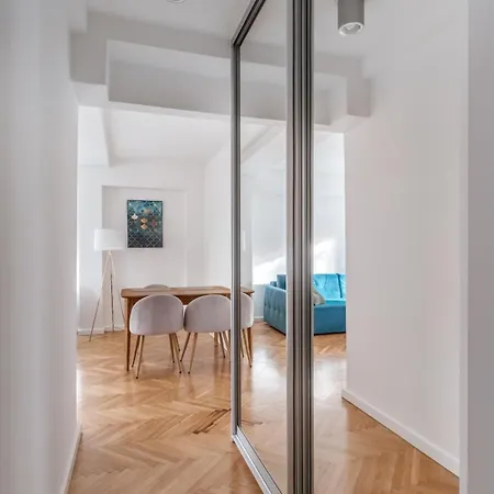 Urban Chic - Stare - Cozy And Stylish - Anielewicza وارسو