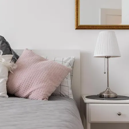 Urban Chic - Stare - Cozy And Stylish - Anielewicza Apartman Varsó